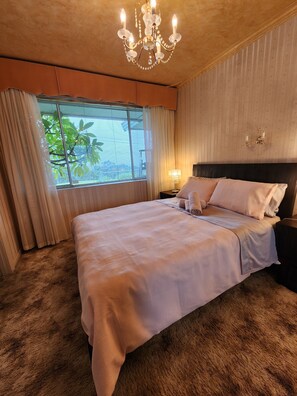 4 habitaciones, escritorio, tabla de planchar con plancha y wifi