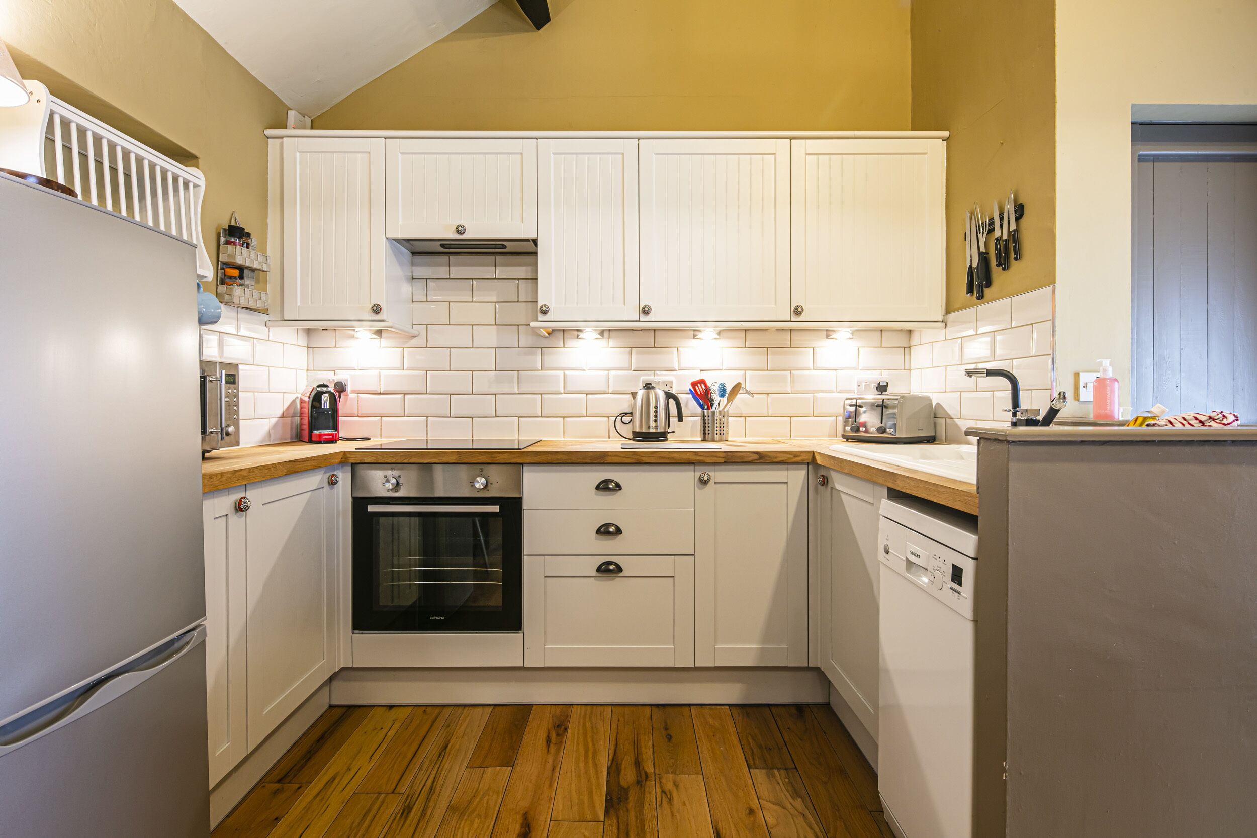 LOVE BIRD, pet friendly, character holiday cottage in Bakewell