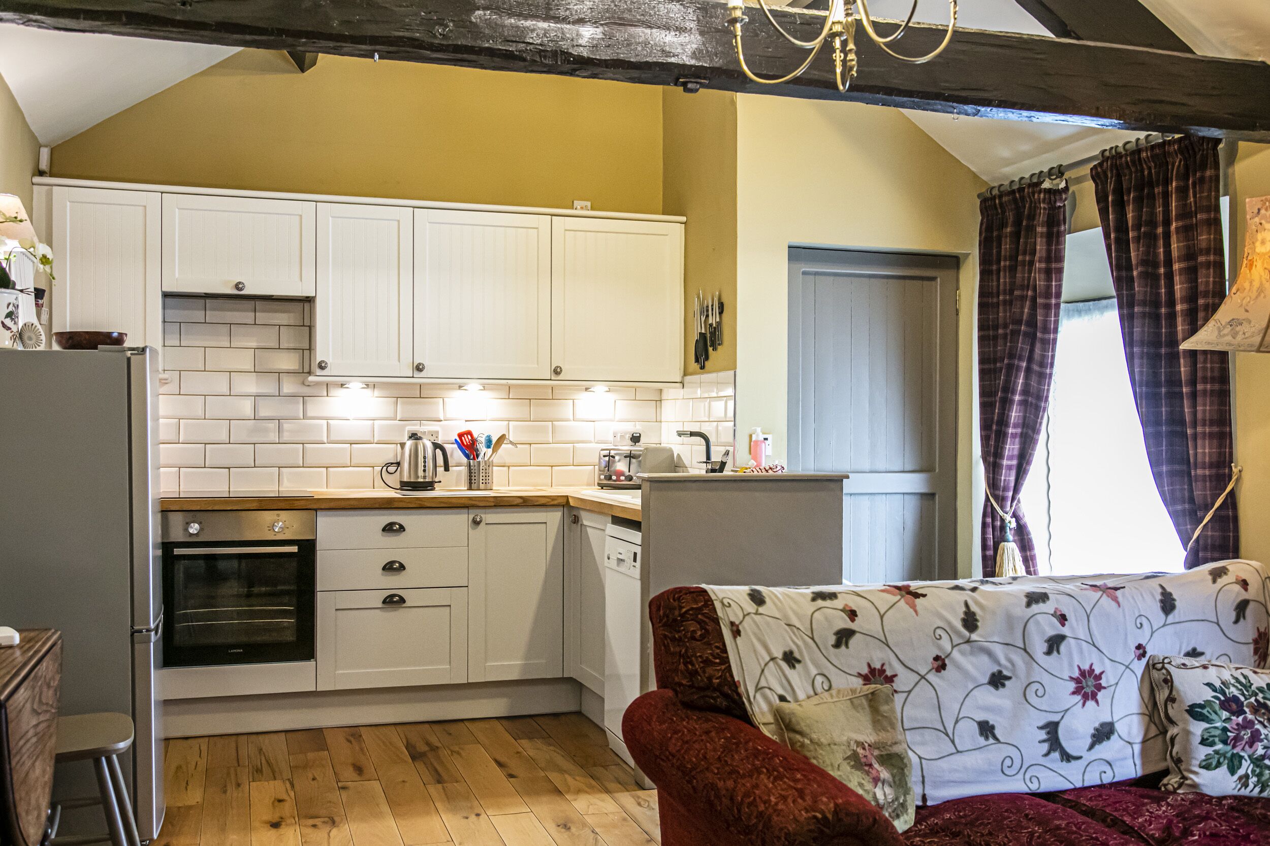 LOVE BIRD, pet friendly, character holiday cottage in Bakewell