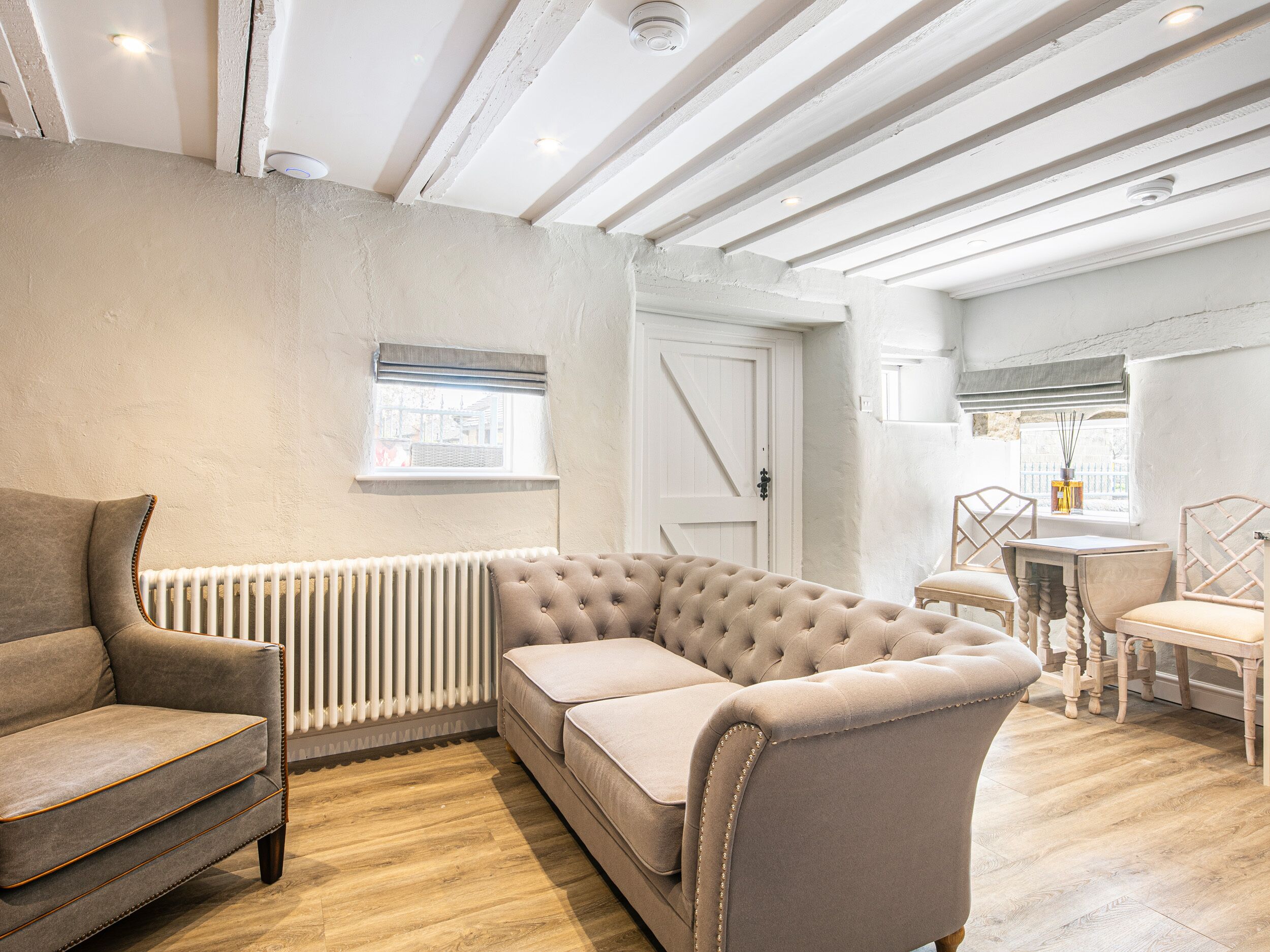 THE ARTISTS LOFT, pet friendly, character holiday cottage in Bakewell