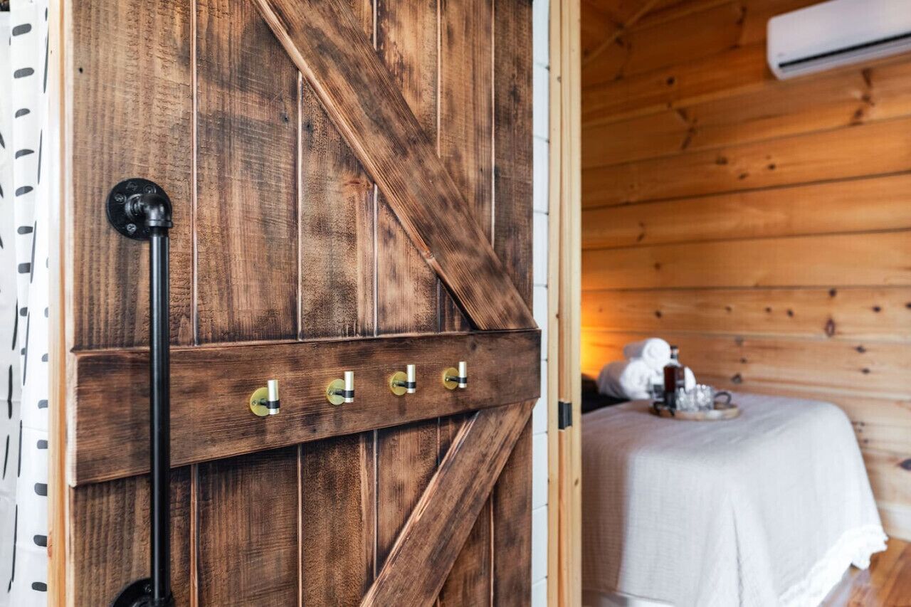 办公桌、  熨斗/熨衣板、旅行婴儿床、WiFi