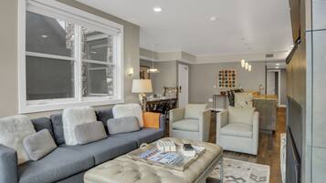 Condo, 3 Bedrooms | Living area