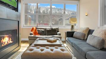 Condo, 3 Bedrooms | Living area