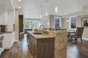 Condo, 3 quartos | Cozinha privada | Geladeira, cafeteira/chaleira, torradeira