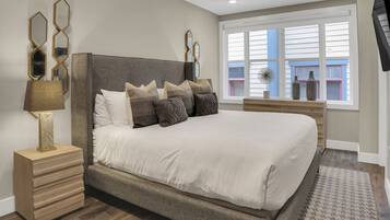 Condo, 3 Bedrooms | 3 bedrooms, iron/ironing board, free WiFi