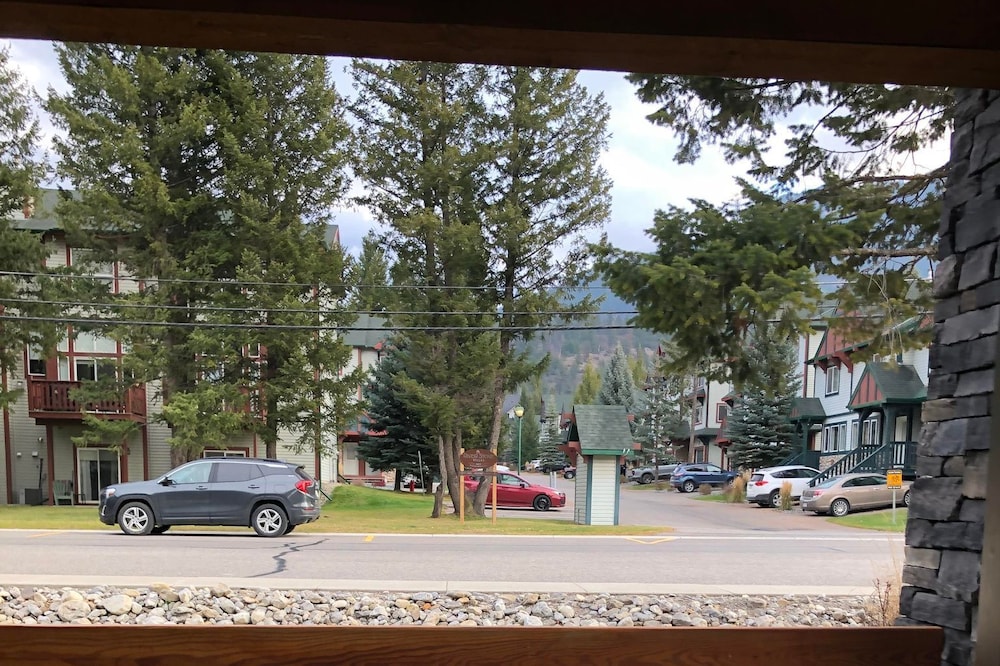 4-Bedroom Condo in Radium, BC