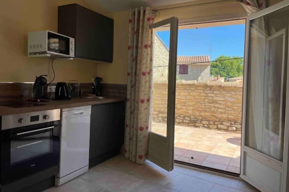 Gite 2 Personnes Avec Terrasse, Piscine et Jardin, la Closerie de Besocia