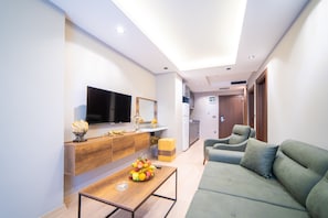 Deluxe Suite, 1 Bedroom, Smoking, Jetted Tub | Living area | 107-cm Smart TV with satellite channels - Garden Room Otel (Istanbul)