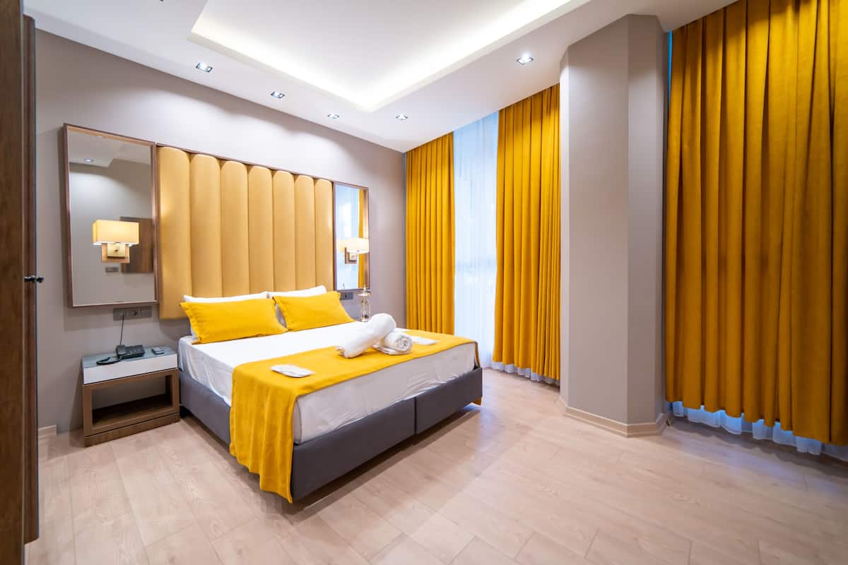1 bedroom, premium bedding, minibar, in-room safe