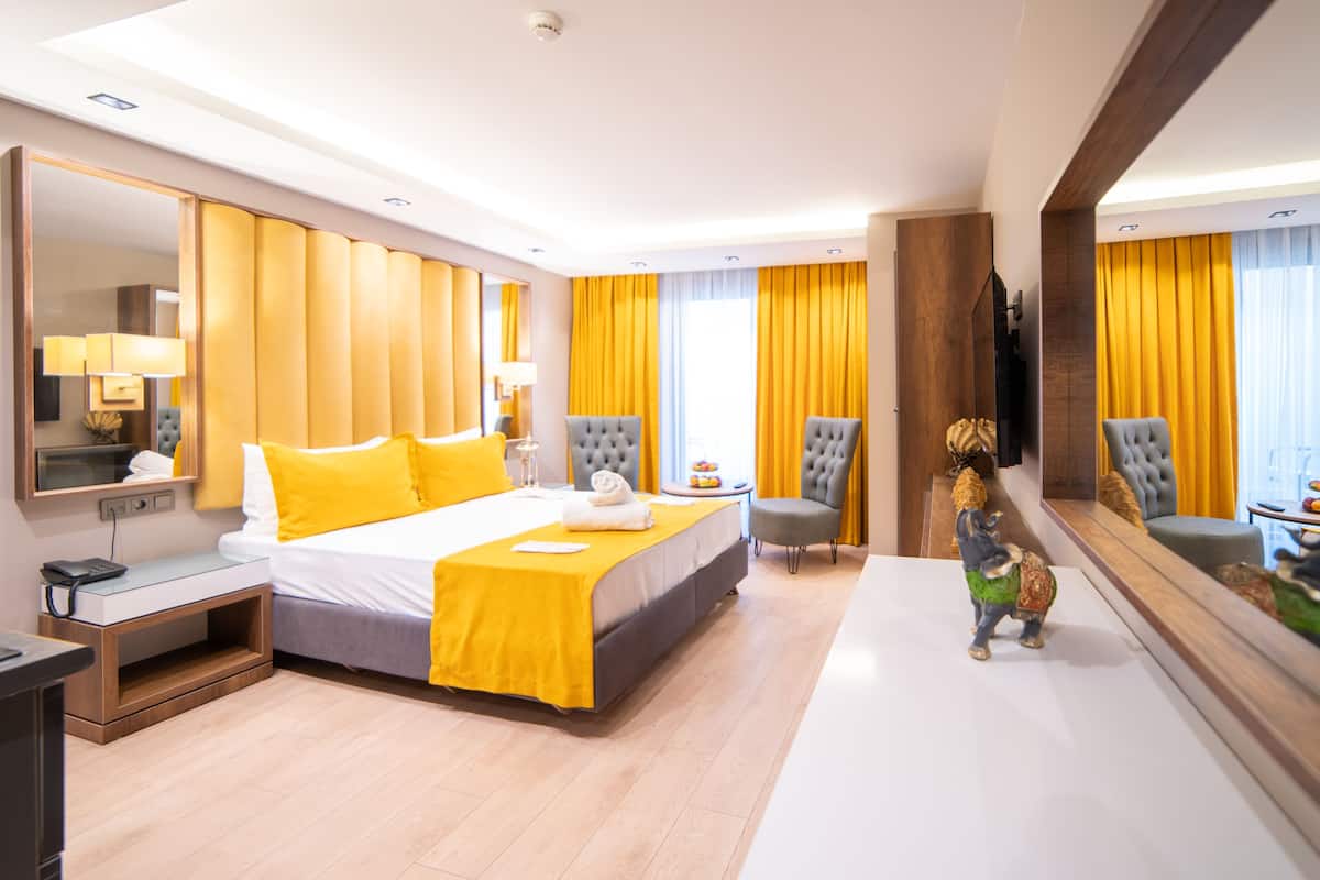 1 bedroom, premium bedding, minibar, in-room safe