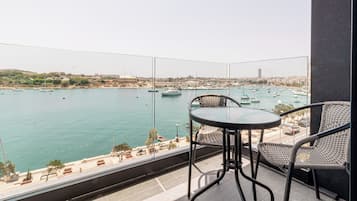 Quarto casal ou duplo luxo, vista para o mar | Terraço/pátio