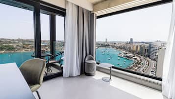 Executive Double or Twin Room, Sea View | 1 bedroom, minibar, in-room safe, desk