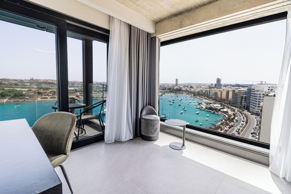 Executive Double or Twin Room, Sea View | Minibar, in-room safe, desk, laptop workspace