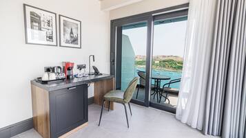 Executive-Doppel- oder -Zweibettzimmer, Meerblick | Minibar, Zimmersafe, Schreibtisch, laptopgeeigneter Arbeitsplatz