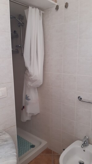 Shower, hair dryer, bidet, towels - Domo Sarda (Orosei)