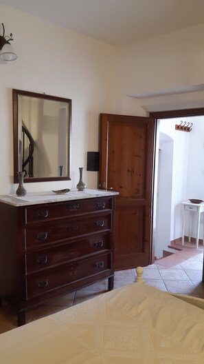 2 chambres, fer et planche à repasser, lit parapluie, Wi-Fi gratuit