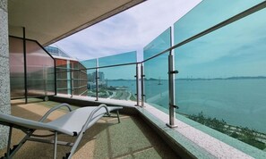 Habitación triple | Decoración individual, mobiliario individual, escritorio y wifi gratis