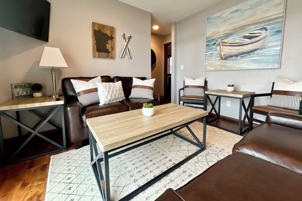 New! Modern Lake House w/Stunning Views|Sleeps 12
