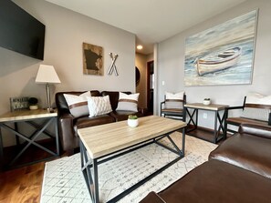 Smart TV, fireplace, video games, DVD player - Up North Lakehouse with Beach+Xbox+Fun (Audubon)