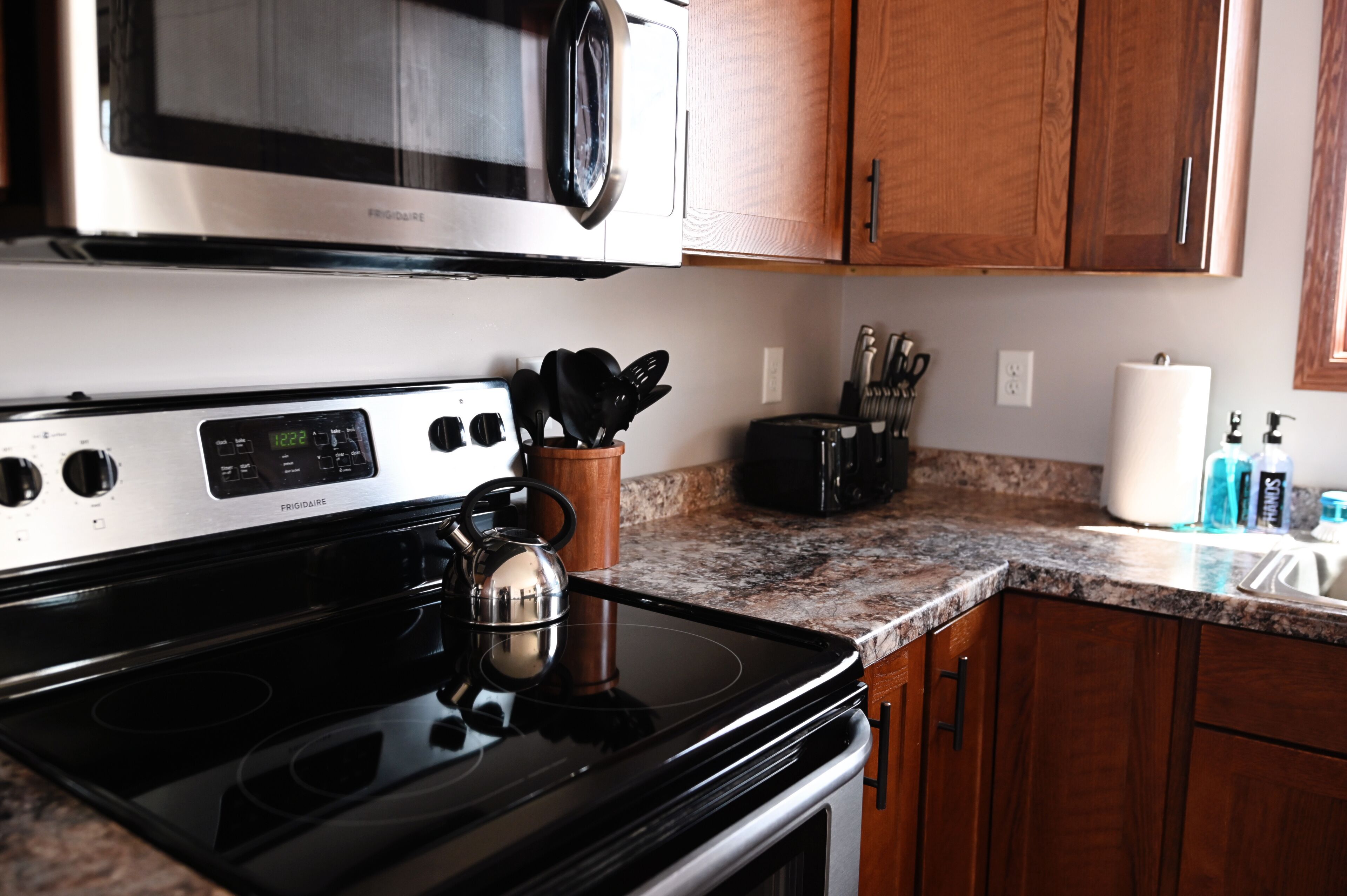 New! Modern Lake House w/Stunning Views|Sleeps 12