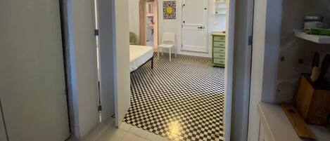 2 bedrooms, iron/ironing board, bed sheets