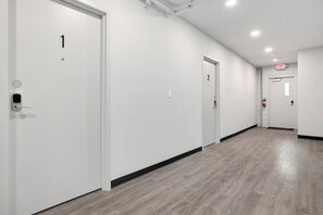 Interior - Long Shadow - MTB Oasis (Bella Vista)