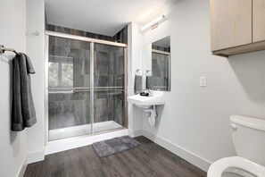 Shower, hair dryer, towels - Long Shadow - MTB Oasis (Bella Vista)