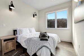 2 bedrooms, iron/ironing board, WiFi, bed sheets - Staggerwing - MTB Oasis (Bella Vista)