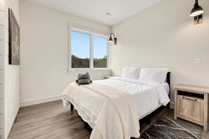 2 bedrooms, iron/ironing board, WiFi, bed sheets - Staggerwing - MTB Oasis (Bella Vista)
