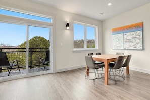 Dining - Staggerwing - MTB Oasis (Bella Vista)