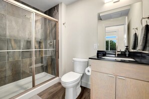 Ducha, secador de pelo, toallas