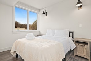 2 bedrooms, iron/ironing board, WiFi, bed sheets