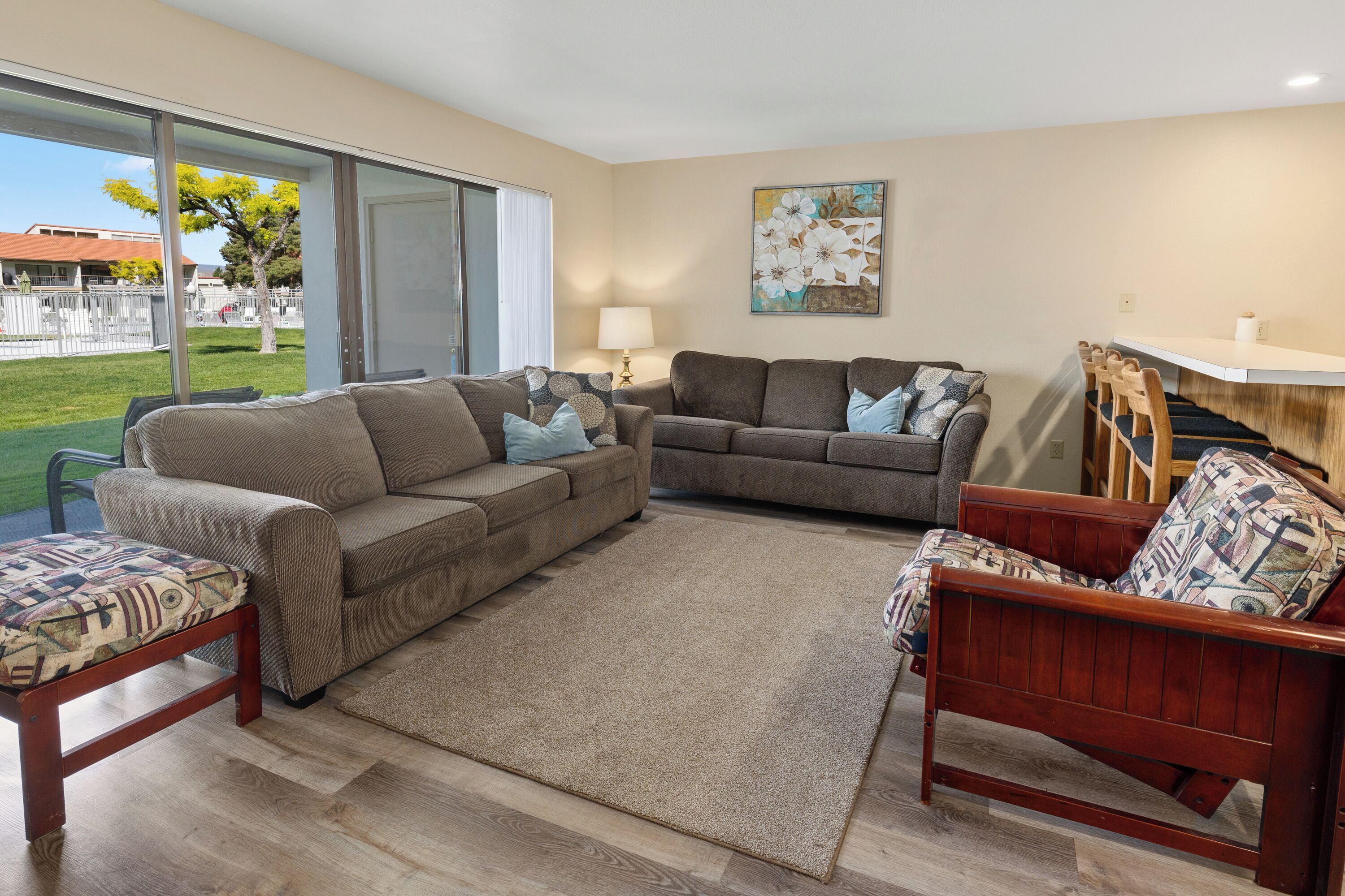 #17-Condo near large pool w/Gorge Amp Shuttle near