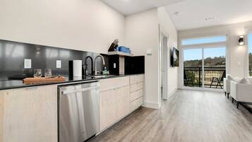 Fridge, microwave, stovetop, dishwasher