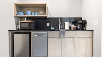 Refrigerador, microondas, lavavajillas, cafetera/tetera