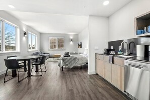 Interior - Tweety Bird - MTB Oasis (Bella Vista)