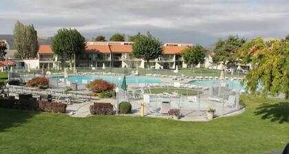 #171 Condo near large pool & shuttle to Gorge Amp-book separately