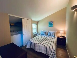 3 bedrooms, free WiFi, bed sheets - #172 Condo near large pool & shuttle to Gorge Amp-book separately (Quincy)