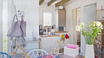 Frigorífico, microondas, horno y lavavajillas