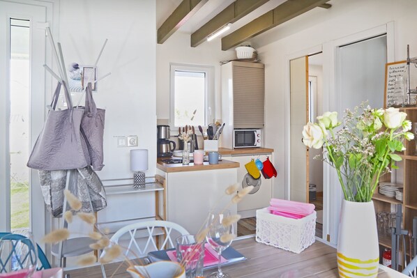 Réfrigérateur, micro-ondes, four, lave-vaisselle