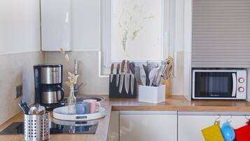 Kühlschrank, Mikrowelle, Ofen, Geschirrspüler