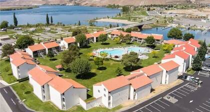 #179 Condo near large pool & shuttle to Gorge Amp-book separately