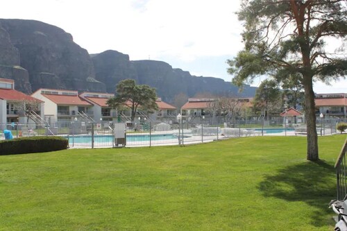 #179 Condo near large pool & shuttle to Gorge Amp-book separately