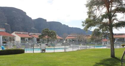 #179 Condo near large pool & shuttle to Gorge Amp-book separately