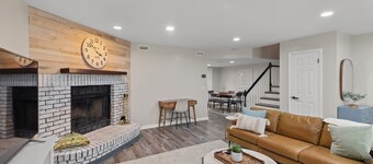 2 Bed Rm 2.5 Bath, Dog Friendly, Sleep 5, Stocked Kitchen, Sun Room, Close to Shopping & Hospitals