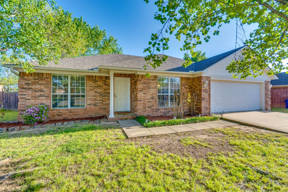 Suburban Conway Vacation Rental: 2 Mi to UCA!