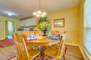Dining - 2 Mi to UCA: Group Getaway w/ Private Yard! (Conway)
