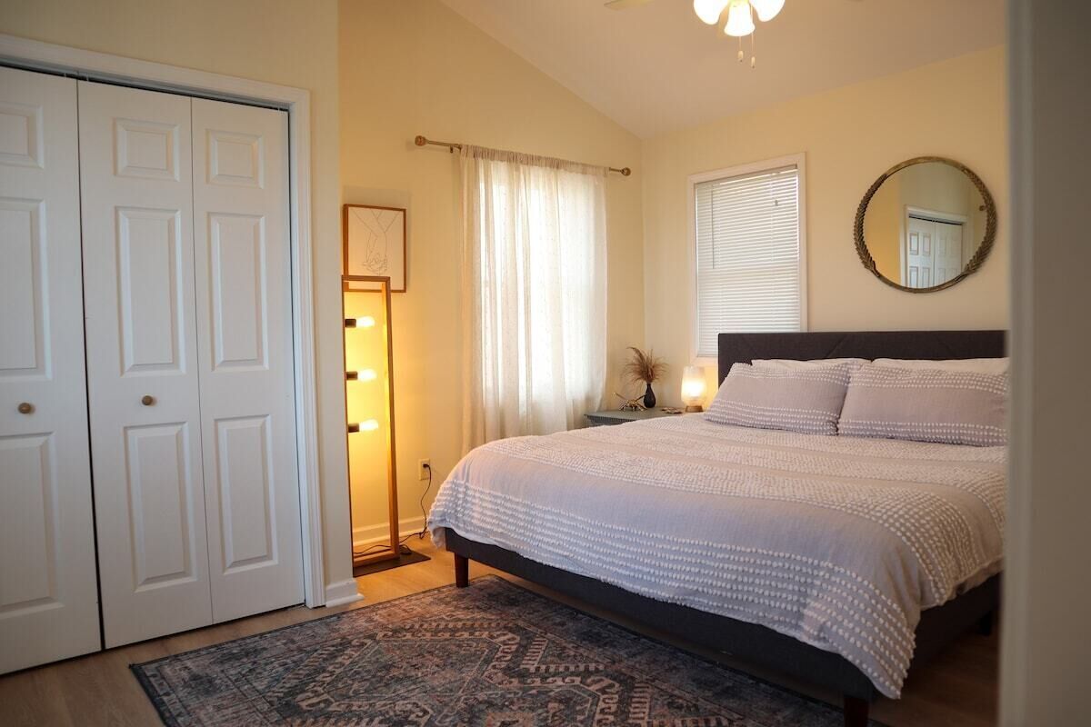 Lake House-Sunset Views-HOT TUB-Couples Retreat