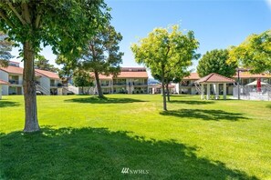 Property grounds - #141-Condo near large pool & shuttle to Gorge Amp-book separately (Quincy)