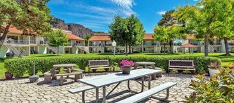 #141-Condo near large pool & shuttle to Gorge Amp-book separately